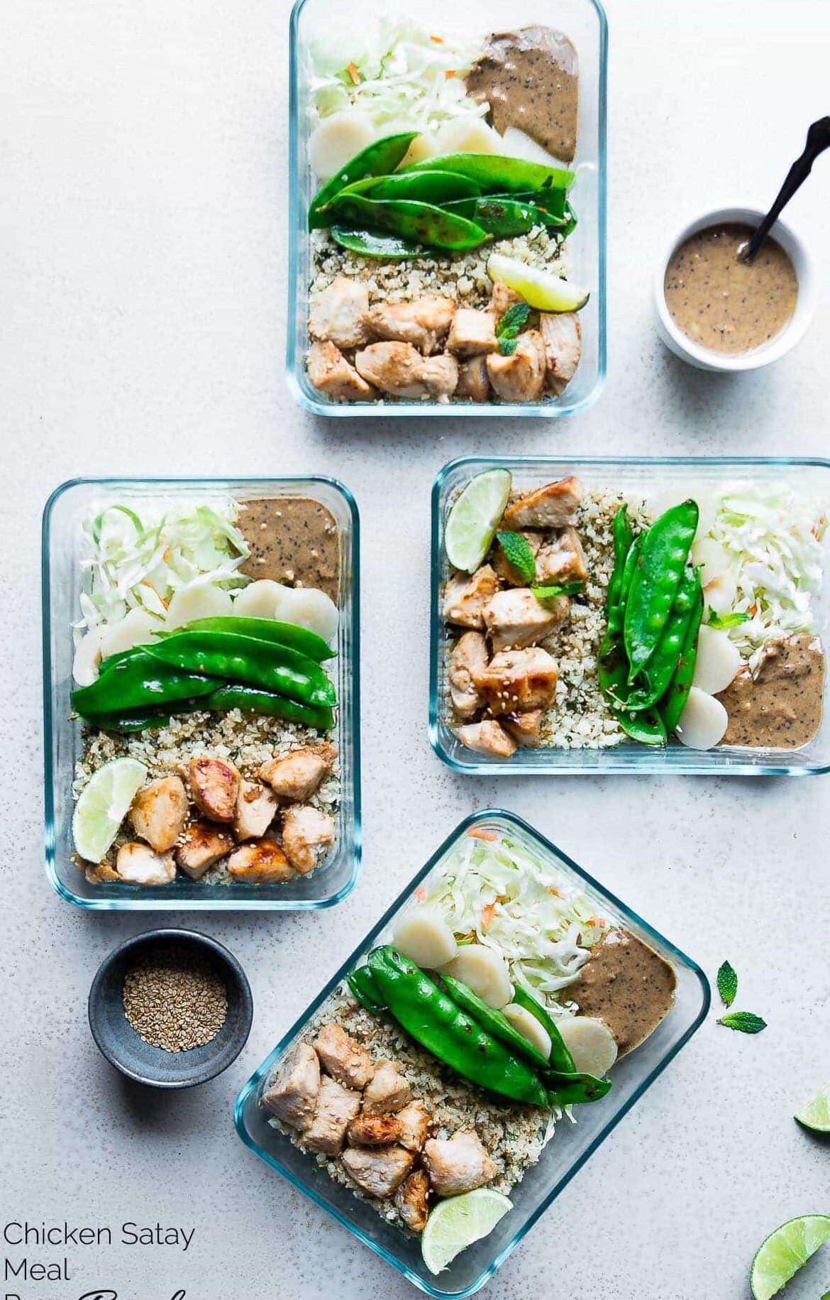 Tazones de preparación de comida satay de pollo |